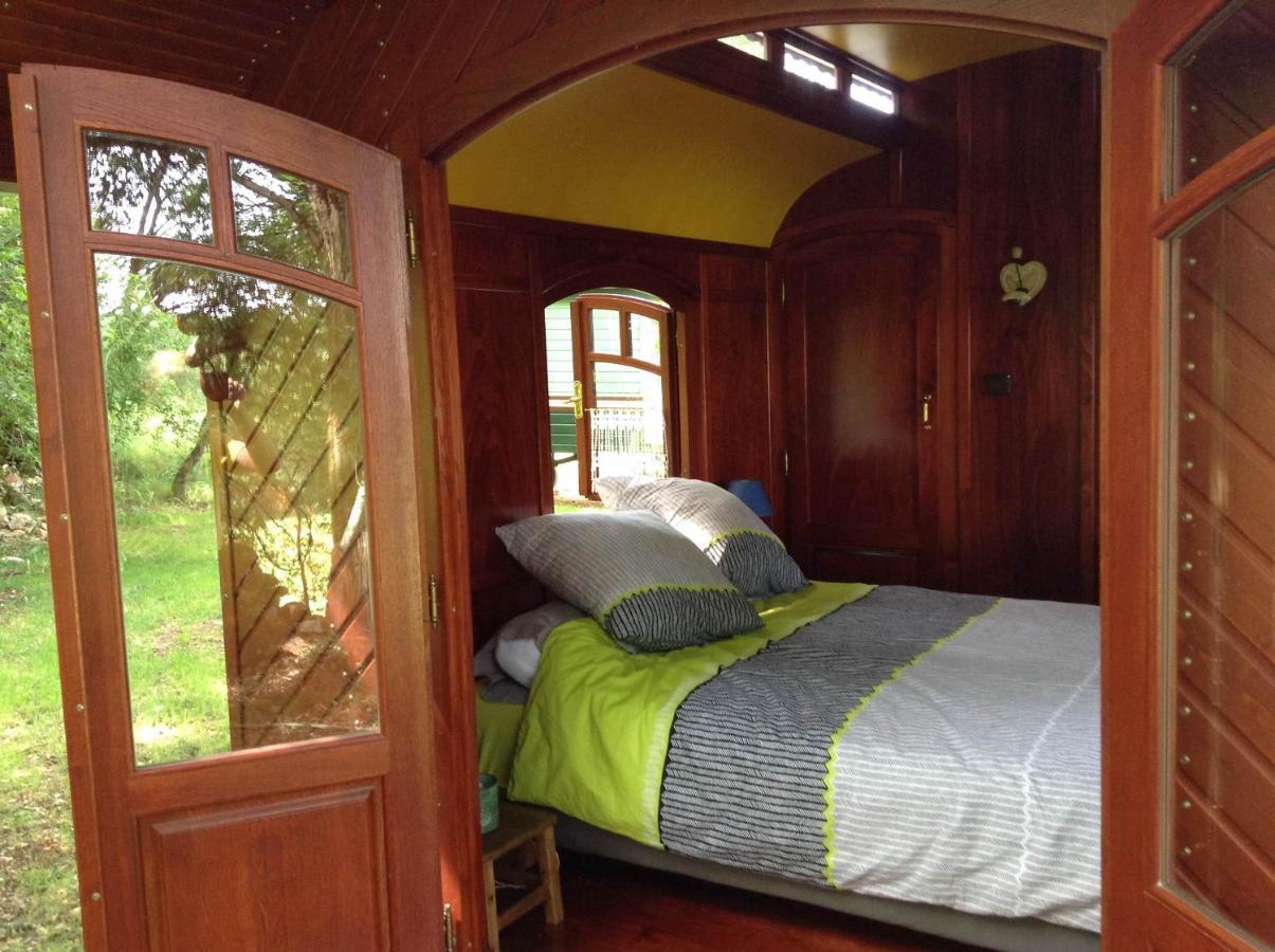 Les Roulottes Du Lot Bed & Breakfast Gramat Bagian luar foto