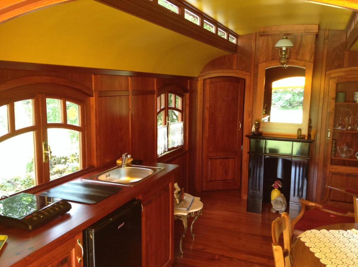 Les Roulottes Du Lot Bed & Breakfast Gramat Bagian luar foto