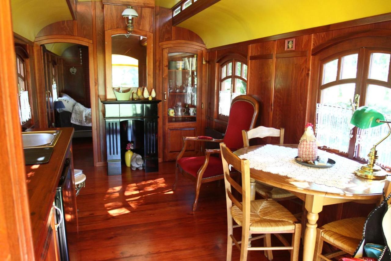 Les Roulottes Du Lot Bed & Breakfast Gramat Bagian luar foto