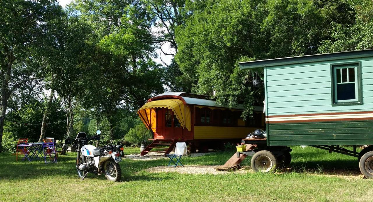 Les Roulottes Du Lot Bed & Breakfast Gramat Bagian luar foto