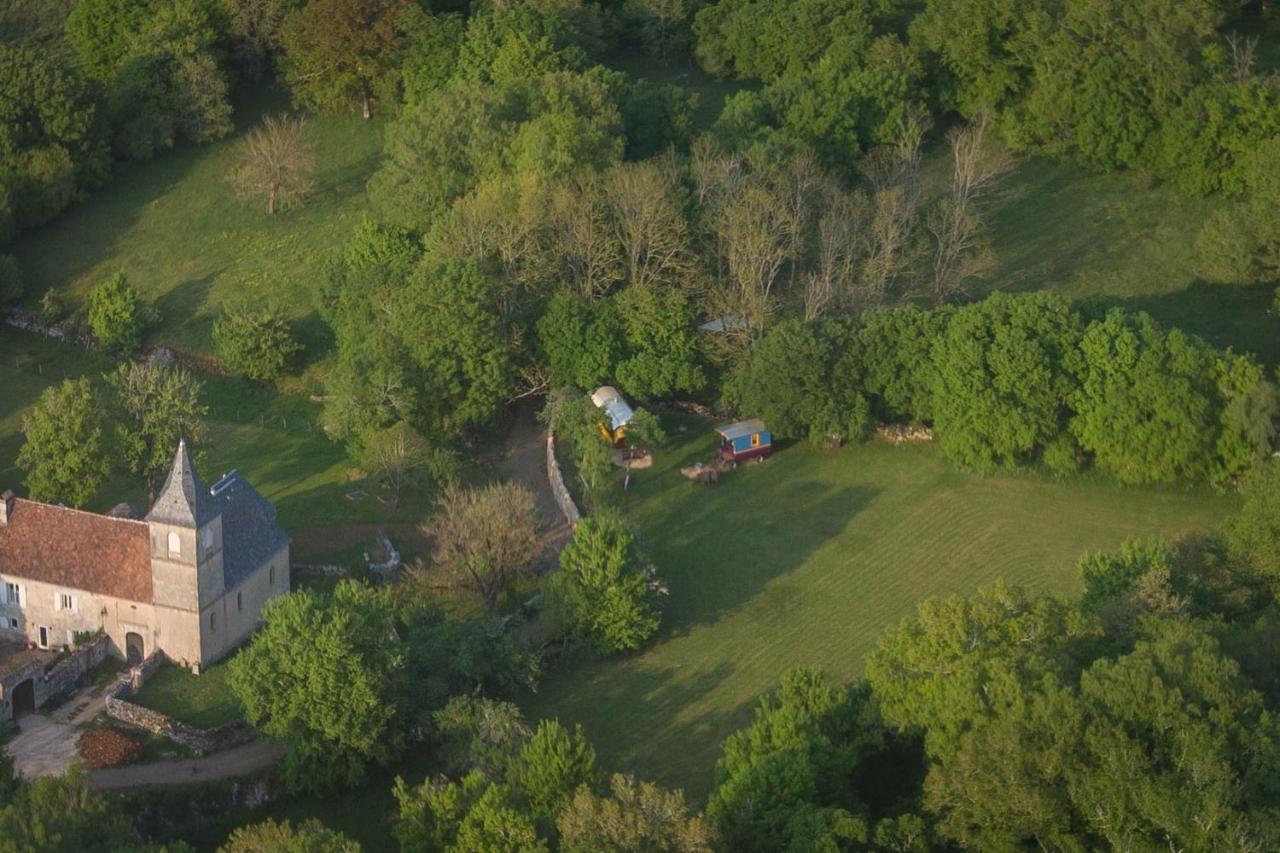 Les Roulottes Du Lot Bed & Breakfast Gramat Bagian luar foto
