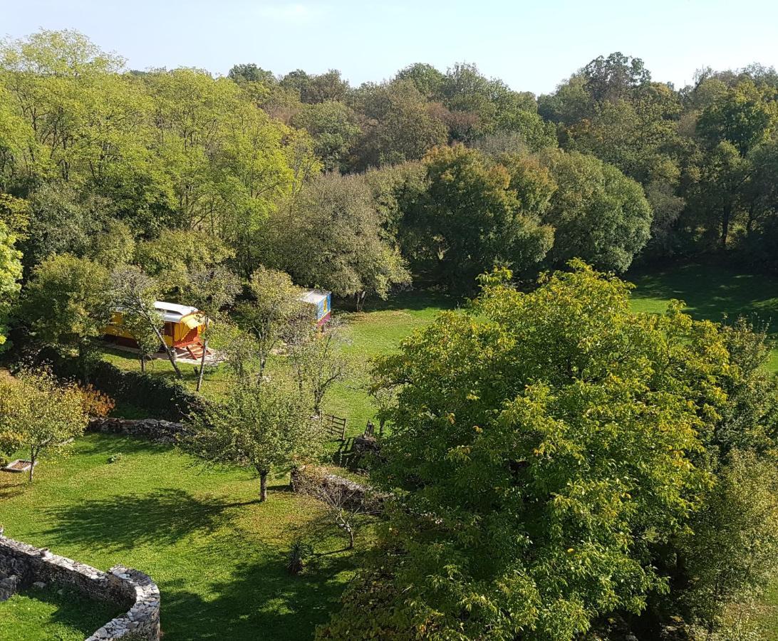 Les Roulottes Du Lot Bed & Breakfast Gramat Bagian luar foto