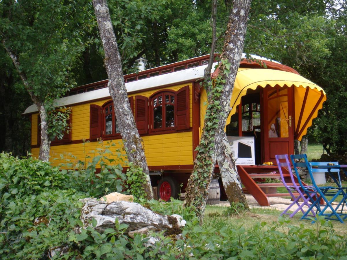 Les Roulottes Du Lot Bed & Breakfast Gramat Bagian luar foto