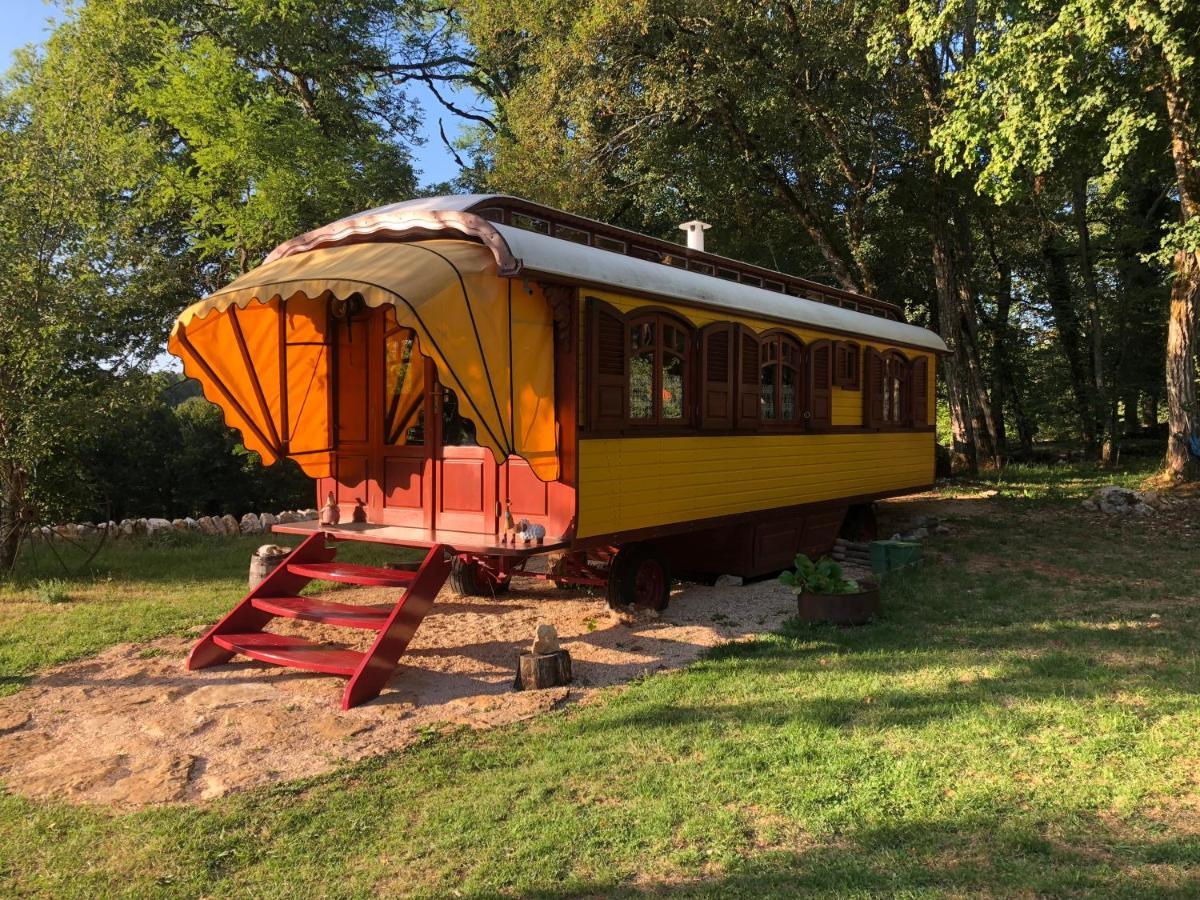 Les Roulottes Du Lot Bed & Breakfast Gramat Bagian luar foto