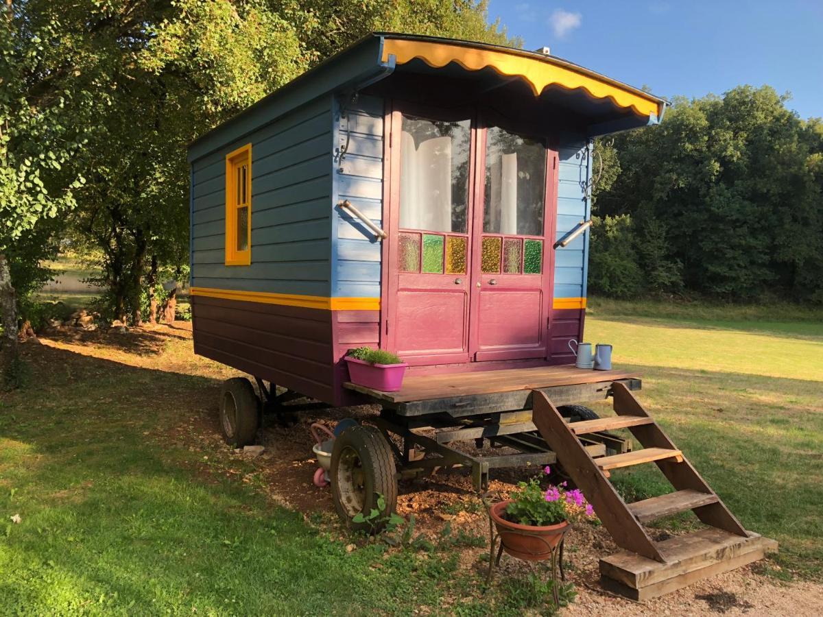 Les Roulottes Du Lot Bed & Breakfast Gramat Bagian luar foto