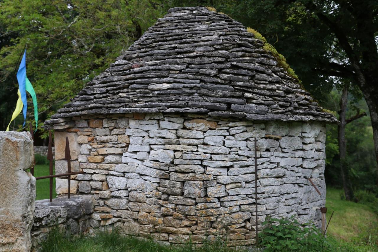 Les Roulottes Du Lot Bed & Breakfast Gramat Bagian luar foto